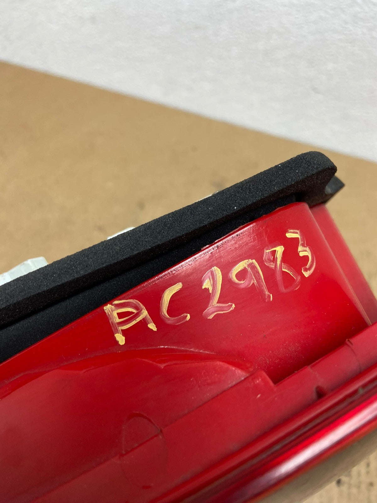 2001 to 2005 Volkswagen Passat Right RH Side Tail Light AC2983 LK7