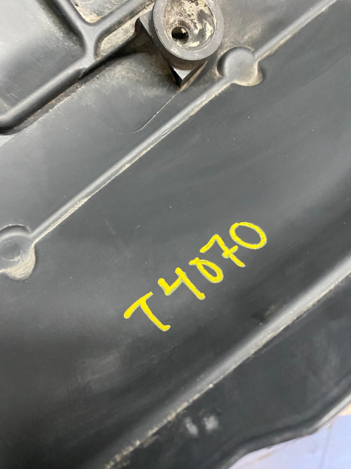 2007 to 2008 GMC Acadia 3.6L VVT Engine Cover Shield OEM t4070 DG9