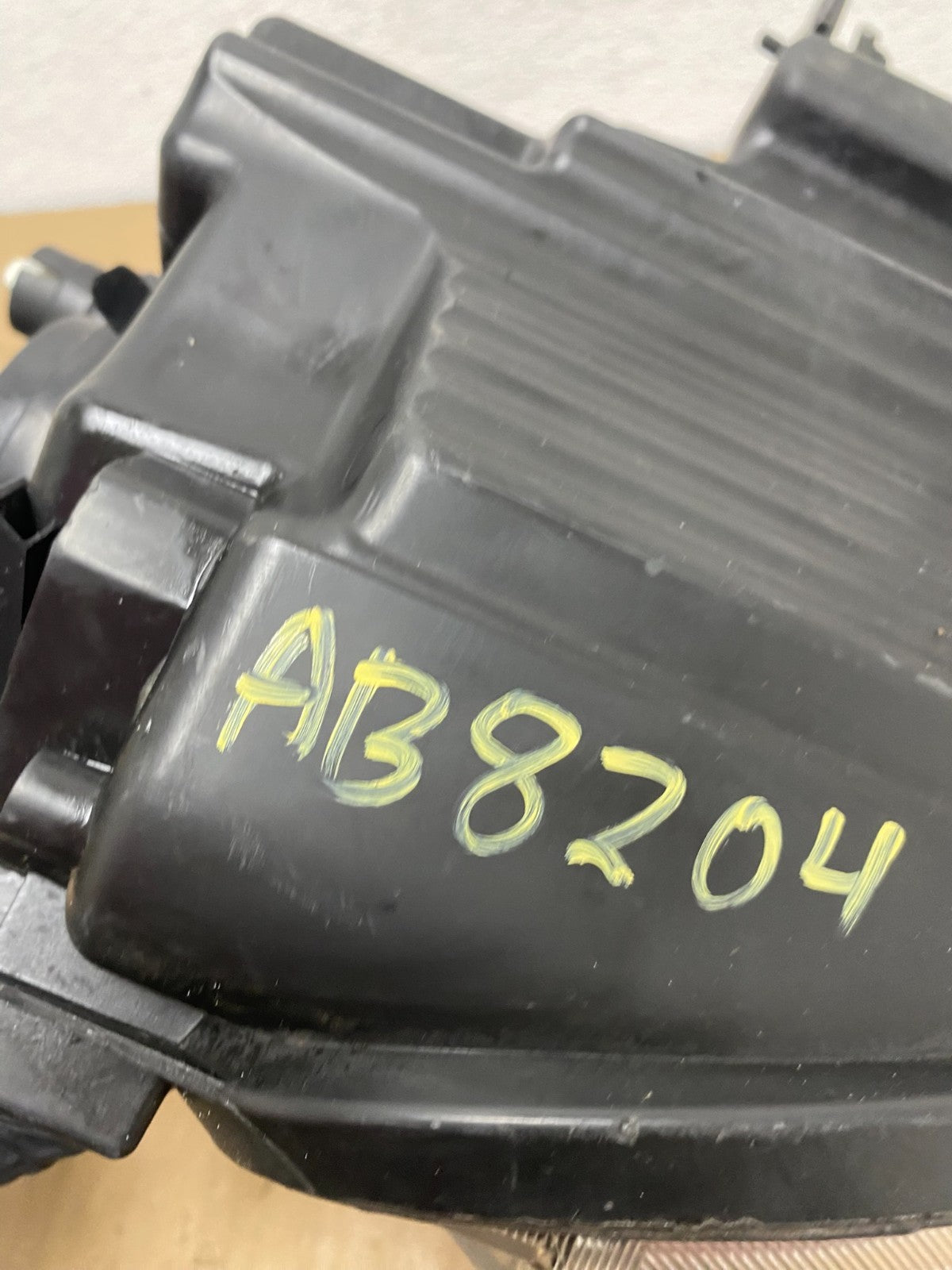 2015 to 2019 Nissan Versa Headlight Left Driver Lh Side Oem AB8204 DW10
