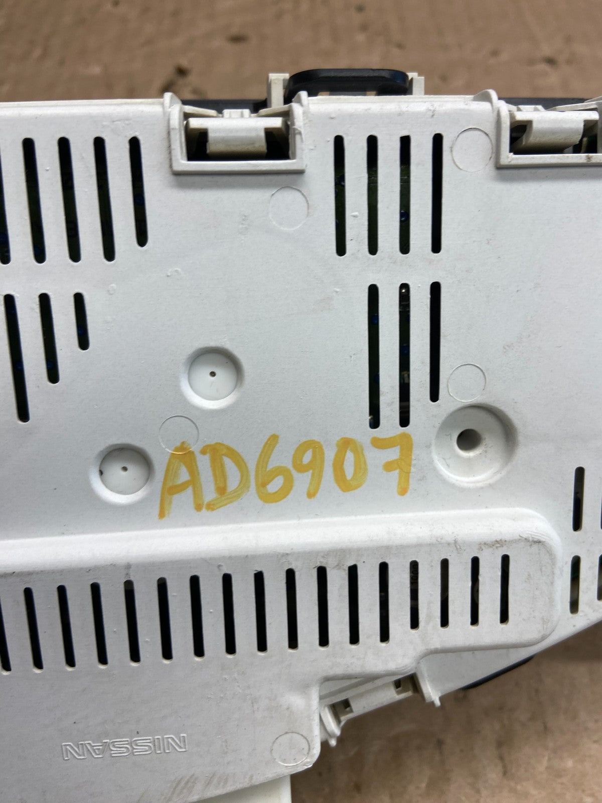 2006 2007 Nissan Xterra Speedometer Cluster Gauge AD6907 DG8