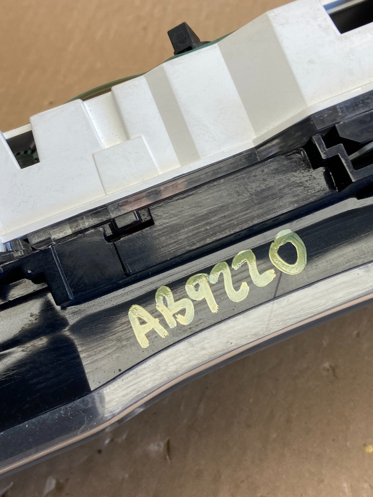 1998 to 2005 Mercury Marquis Speedometer Cluster Gauge Oem ab9220 DG6