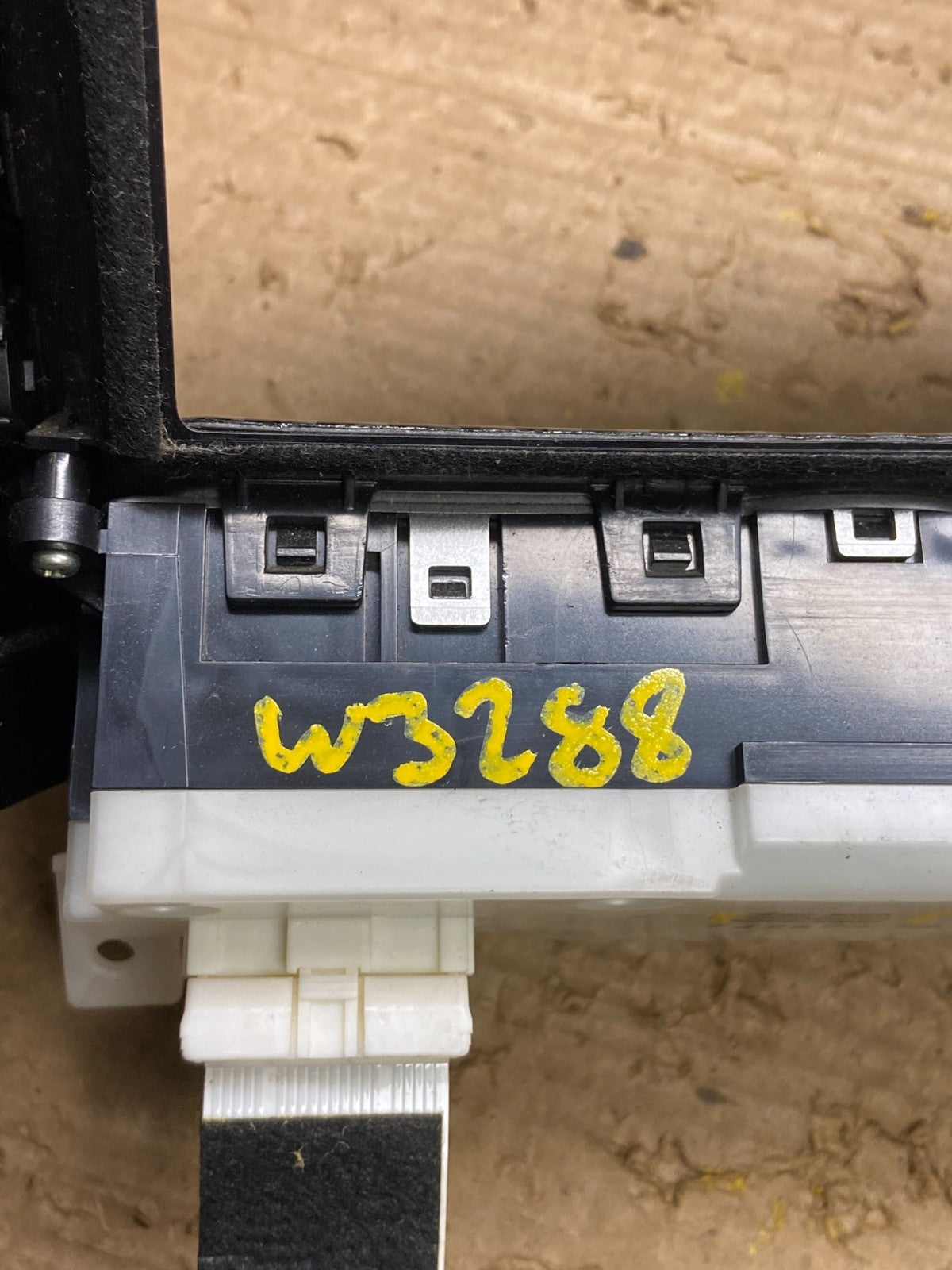 2008 - 2012 Infiniti G35 EX35 Radio Player Screen Panel Bezel W3288 DG6