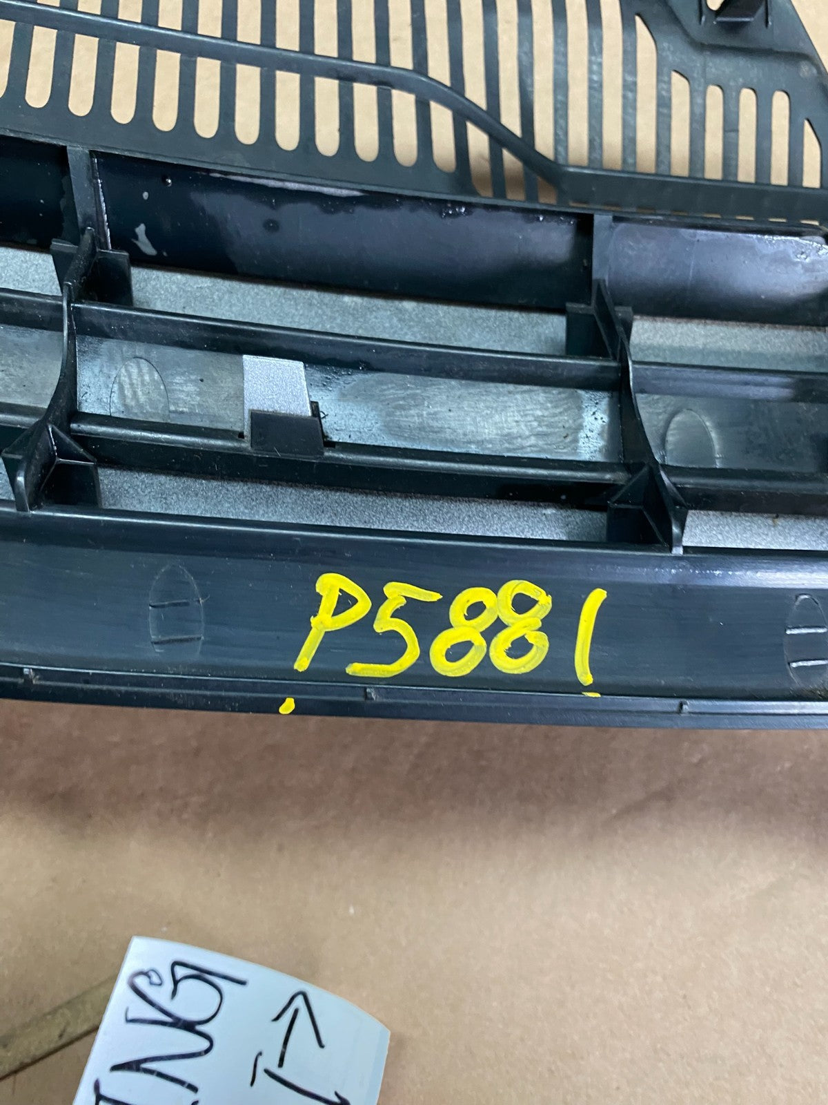 2004 to 2009 Volkswagen Golf MK5 Front Bumper Grill Grille 1k0853655 P5881 DG14