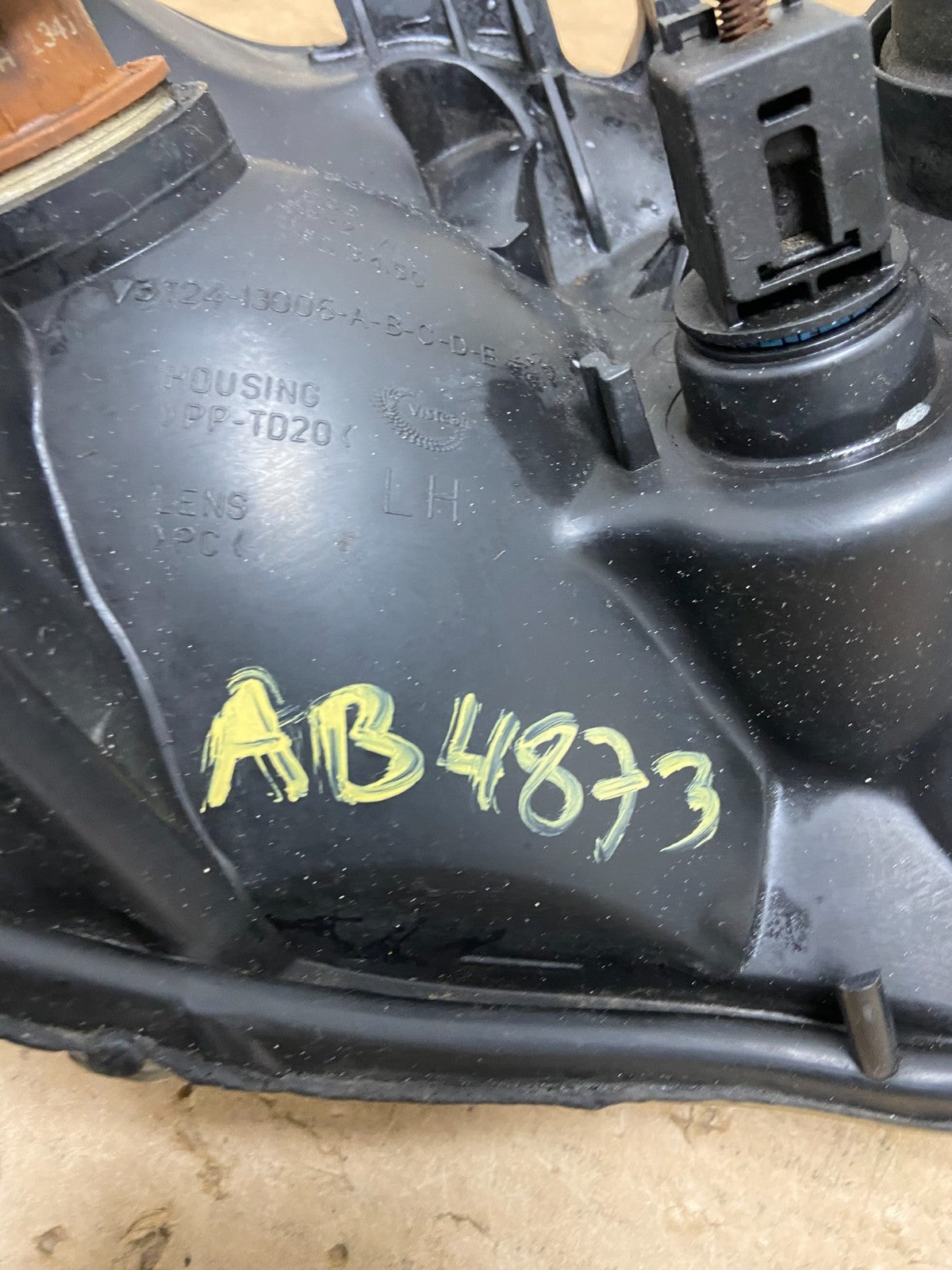 2005 - 2006 Mazda Tribute Left Driver LH Halogen Headlight Oem AB4873 DW7