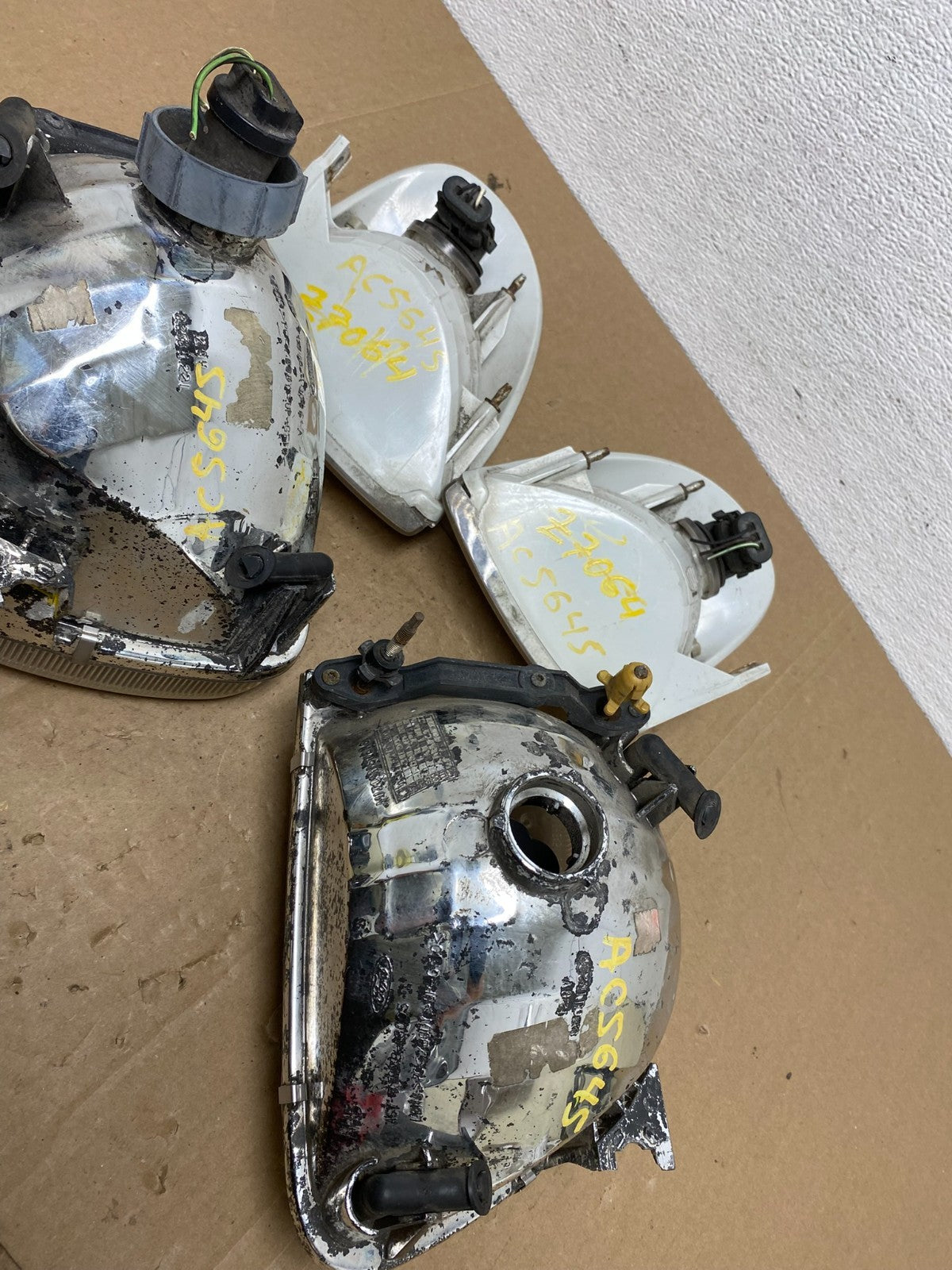 2002-2005 Mercury Mountaineer Left+Right Side Turn Signal Headlights AC5645 DG10