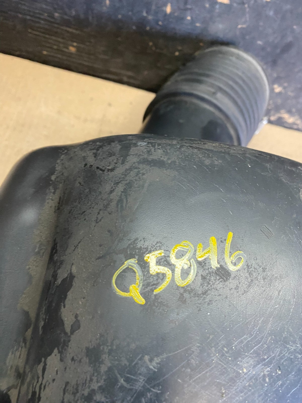 2011 - 2013 Dodge Durango 3.6L Resonator Air Intake Tube OEM q5846 DG9