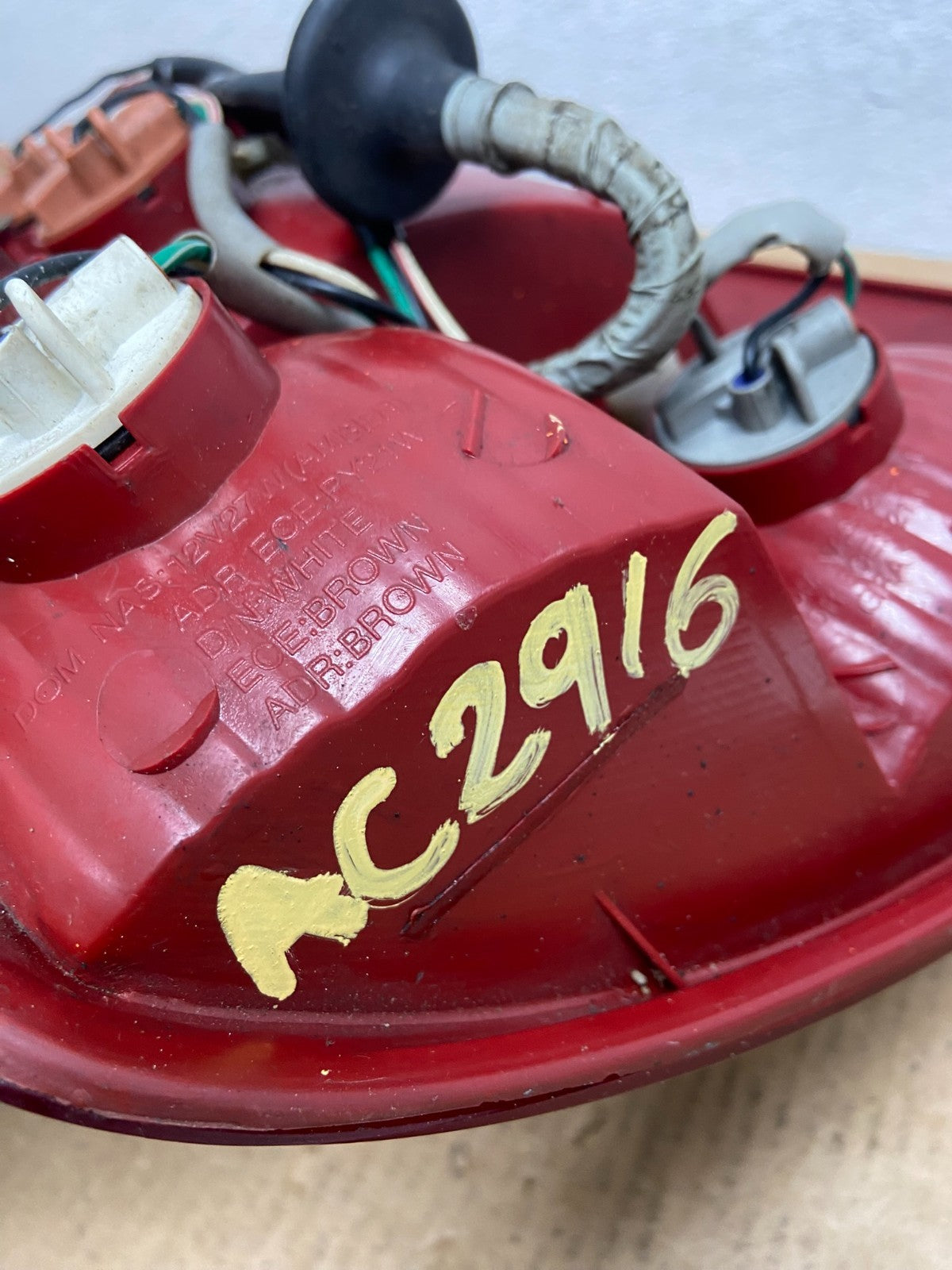 2002 Kia Sedona Right Passenger RH Side Tail Light Oem AC2916 DW7