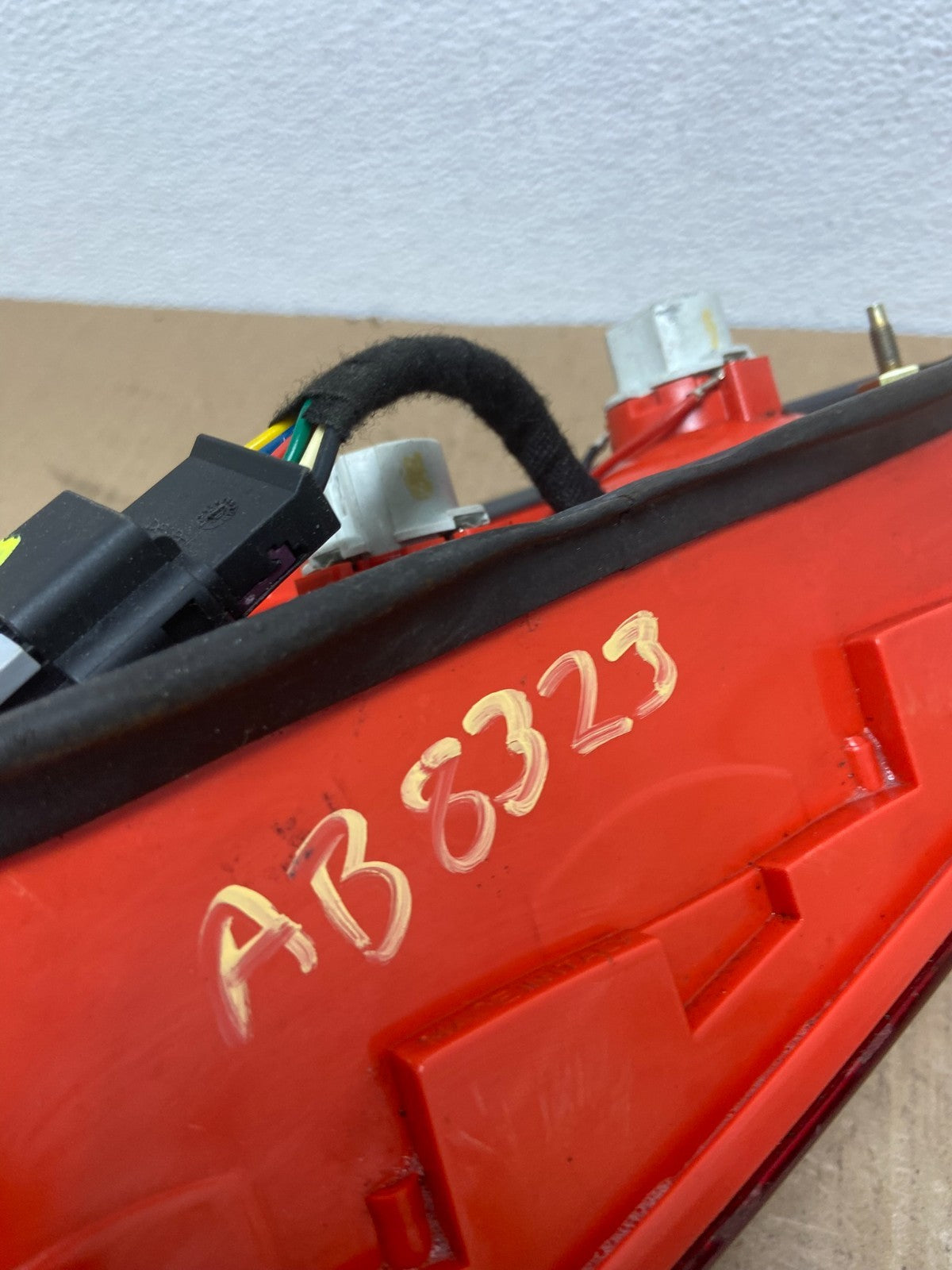 1998-2002 Maserati 3200 4200 GT Left Driver LH Tail Light ab8323 DG9