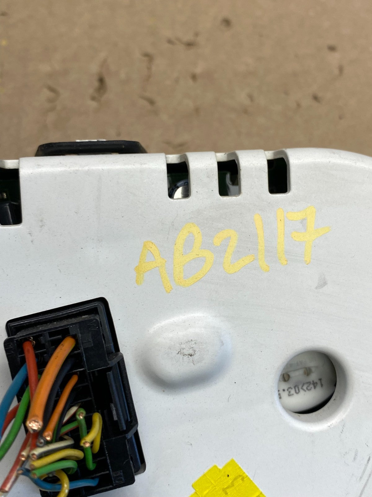 2004 to 2005 Jaguar XJ8 Instrument Cluster Gauge Speedometer AB2117 DG6