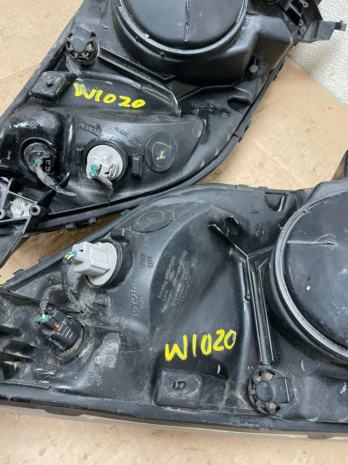 2004-2005 Toyota Prius Left+Right Side Xenon Headlights W1020 DW20