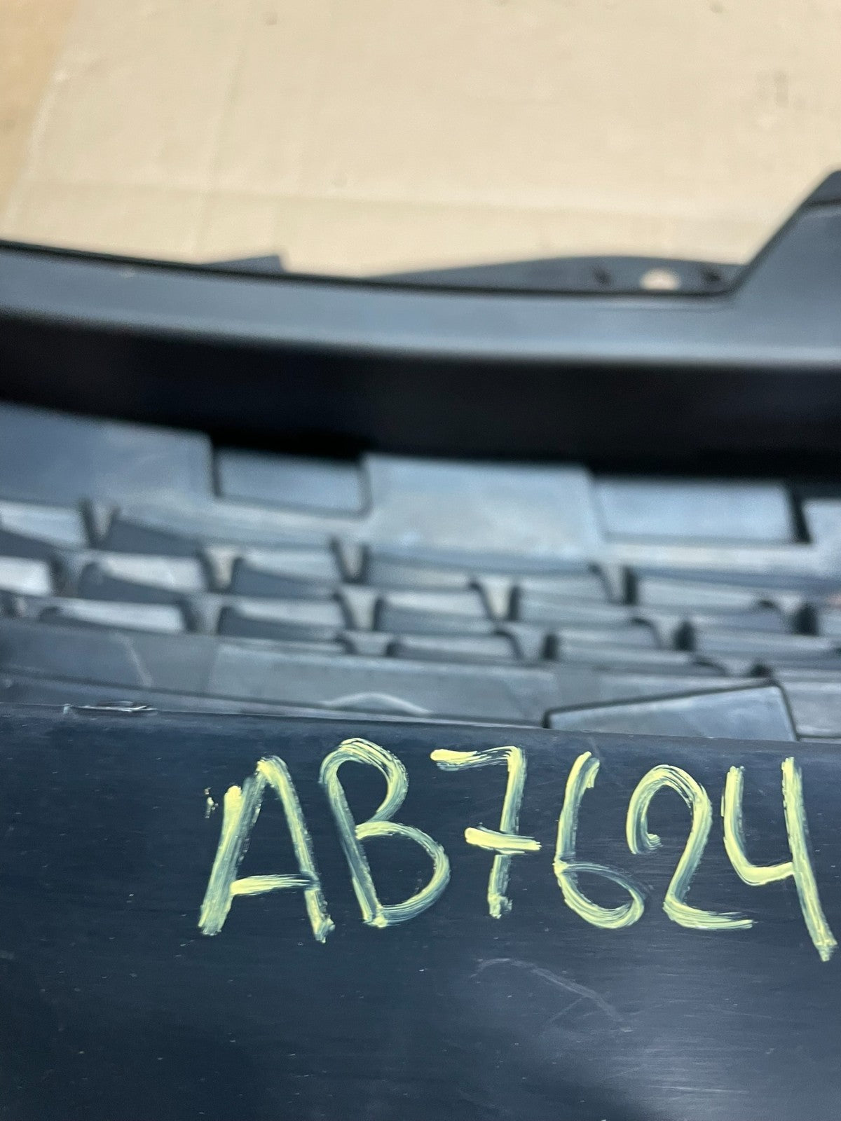 2010-2012 Mazda CX-9 Front Upper Grill Grille w/ Emblem OEM ab7624 DG11