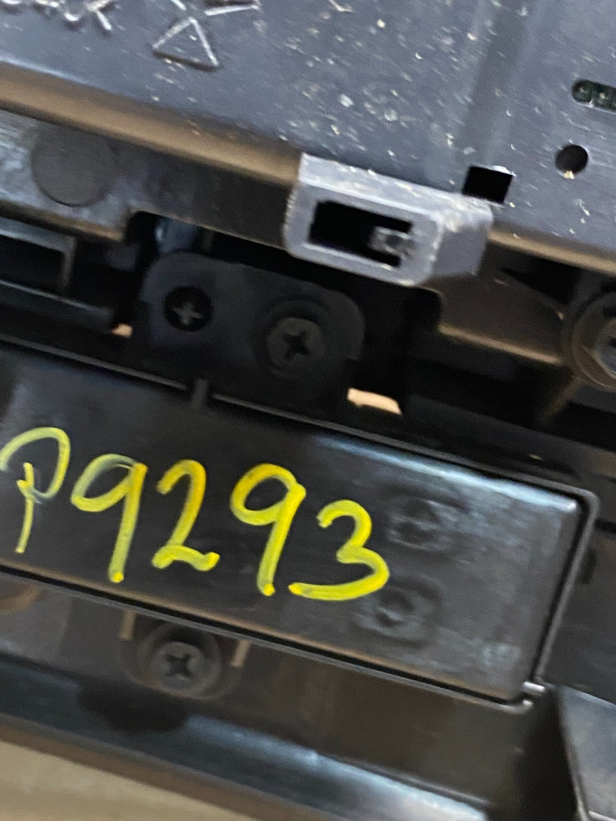 2008 to 2012 Jeep Liberty Dash Climate Temperature Control Radio Bezel P9293 DG7