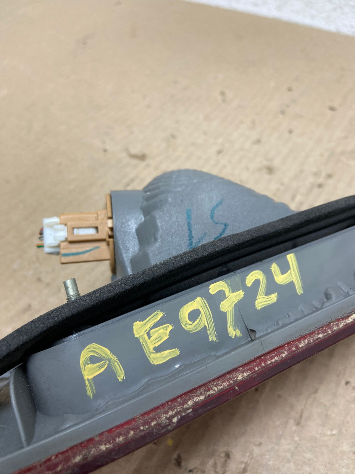 2000-2001 Toyota Camry Tail Light Left Driver LH Side Inner AE9724 LK6