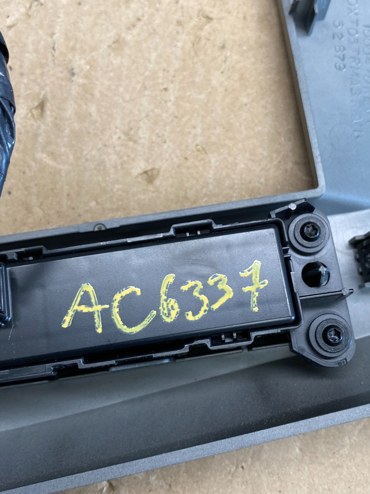 2007 2010 Chrysler Sebring Center Dash Radio Clock Bezel Trim Panel Oe AC6337 DG9