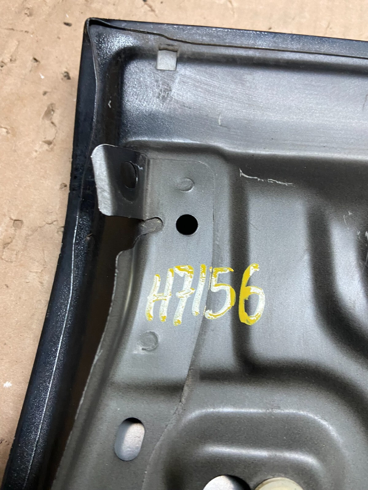 2011 2017 Nissan Quest Left Rear Quarter Sliding Panel Trim Molding Cover H71569