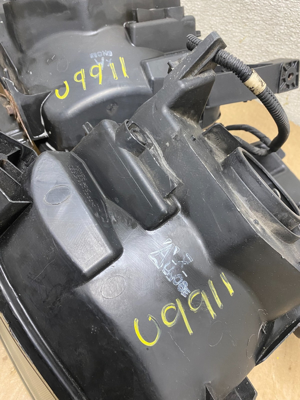 2003 to 2006 Honda Element Left+Right Side Headlights U9911 DW12