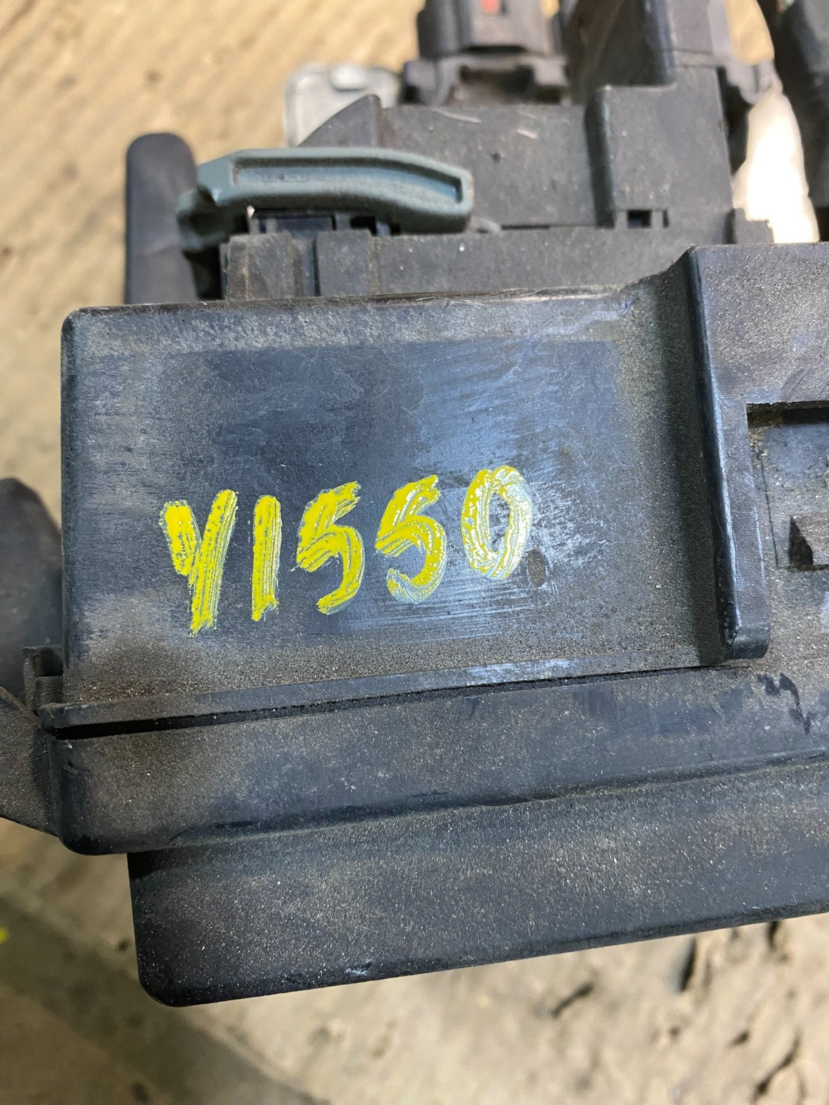2004 2005 Dodge Durango Fusebox Fuse Box Relay Body BCM Module Y1550 DG5