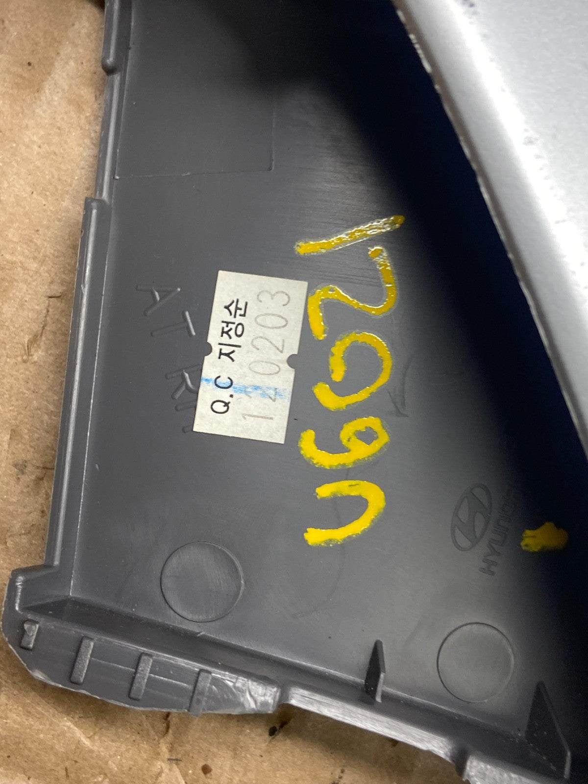 2011-2014 Hyundai Sonata Center Console Upper Right Trim Molding Bezel U6021 DG8