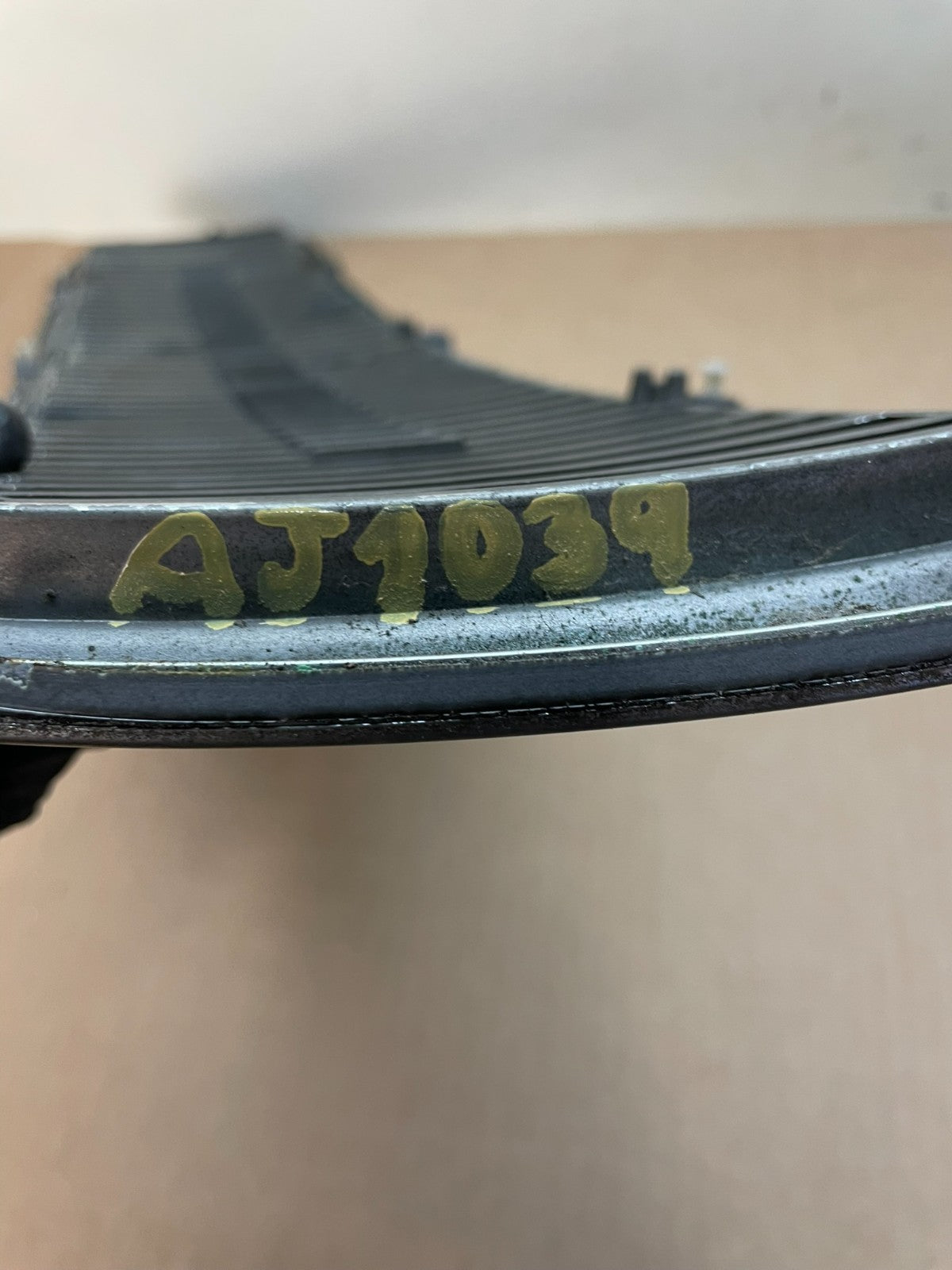 1998 1999 2000 Volvo S70 C70 V70 Front Upper Grill Grille aj1039 DG5
