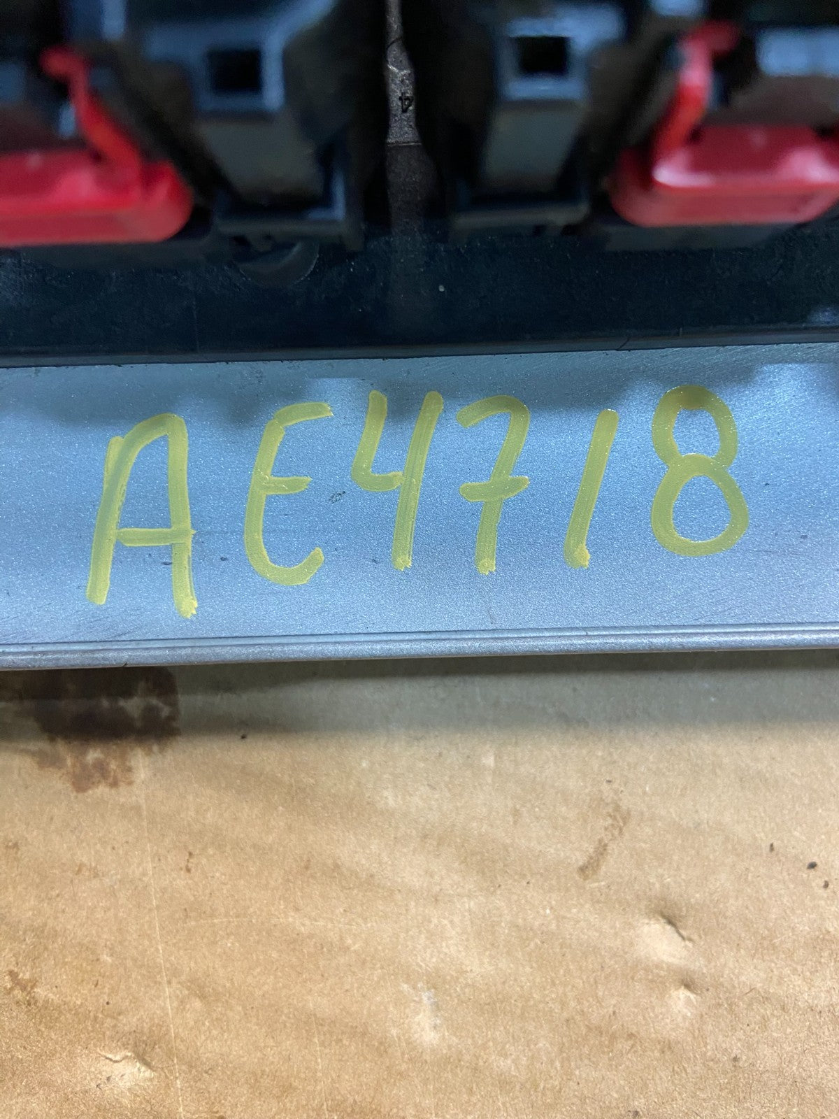 2011 Jeep Liberty 3.7L PCM ECM ECU Engine Control Module p68057302ab AE4718 DW3