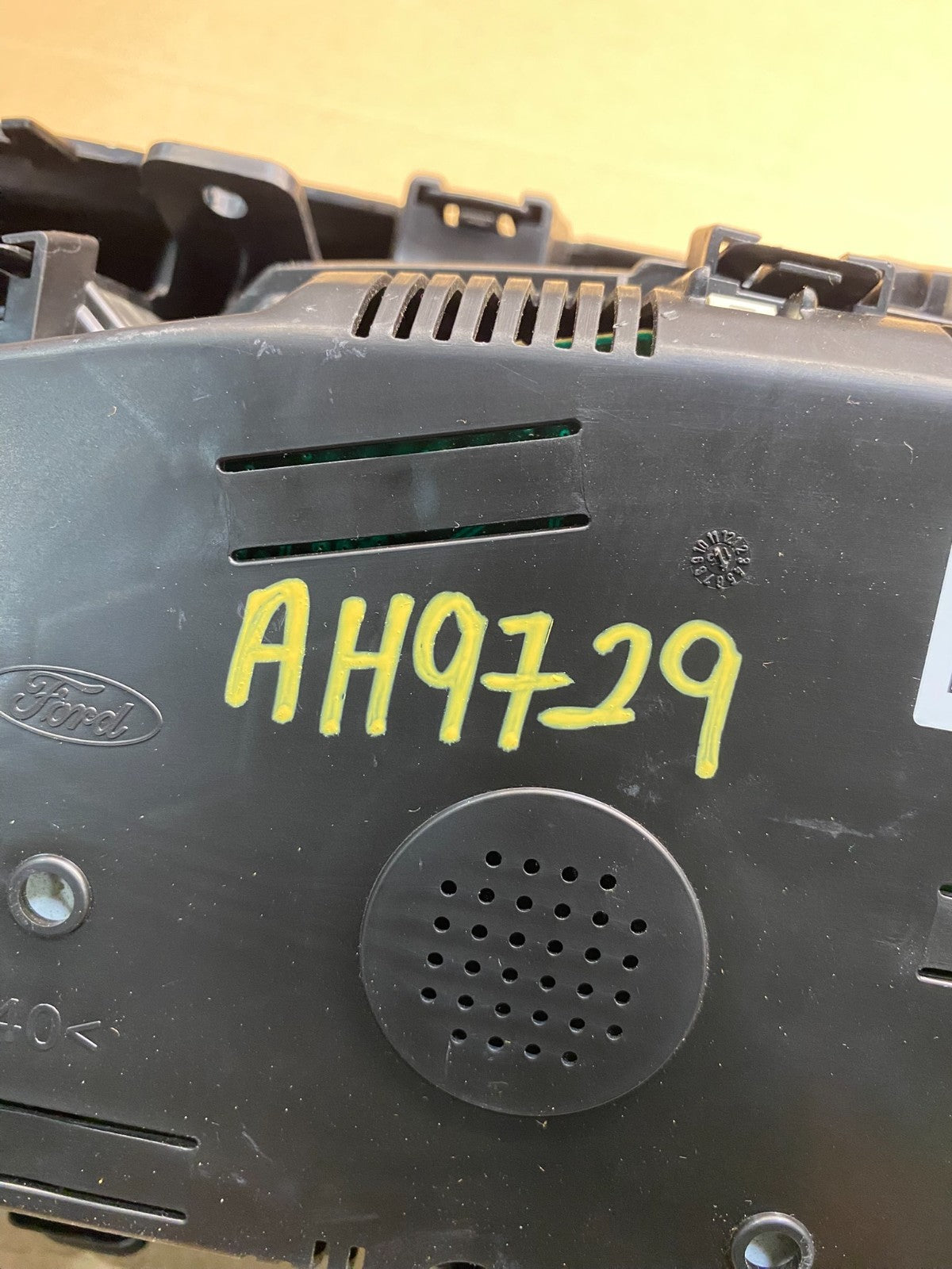 2015 to 2016 Ford Transit 150 Speedometer Cluster Gauge ah9729 DG6