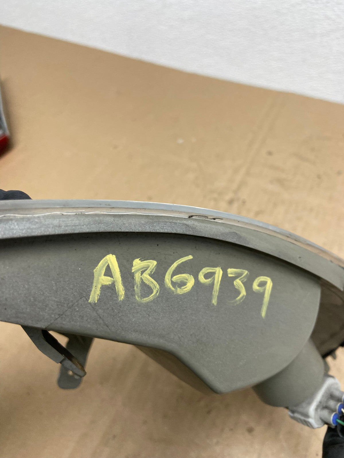 2000 to 2001 Lexus ES300 Left Driver LH Side Turn Signal OEM AB6939 LK6