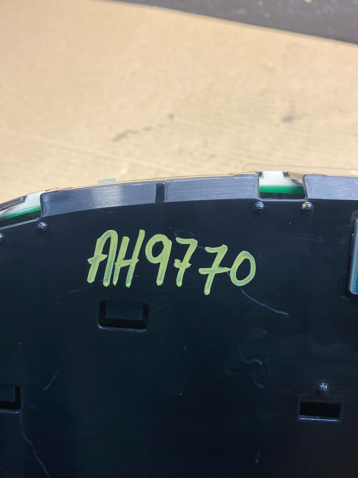 2003 to 2006 Chevrolet Silverado Speedometer Instrument Cluster AH9770 DW6