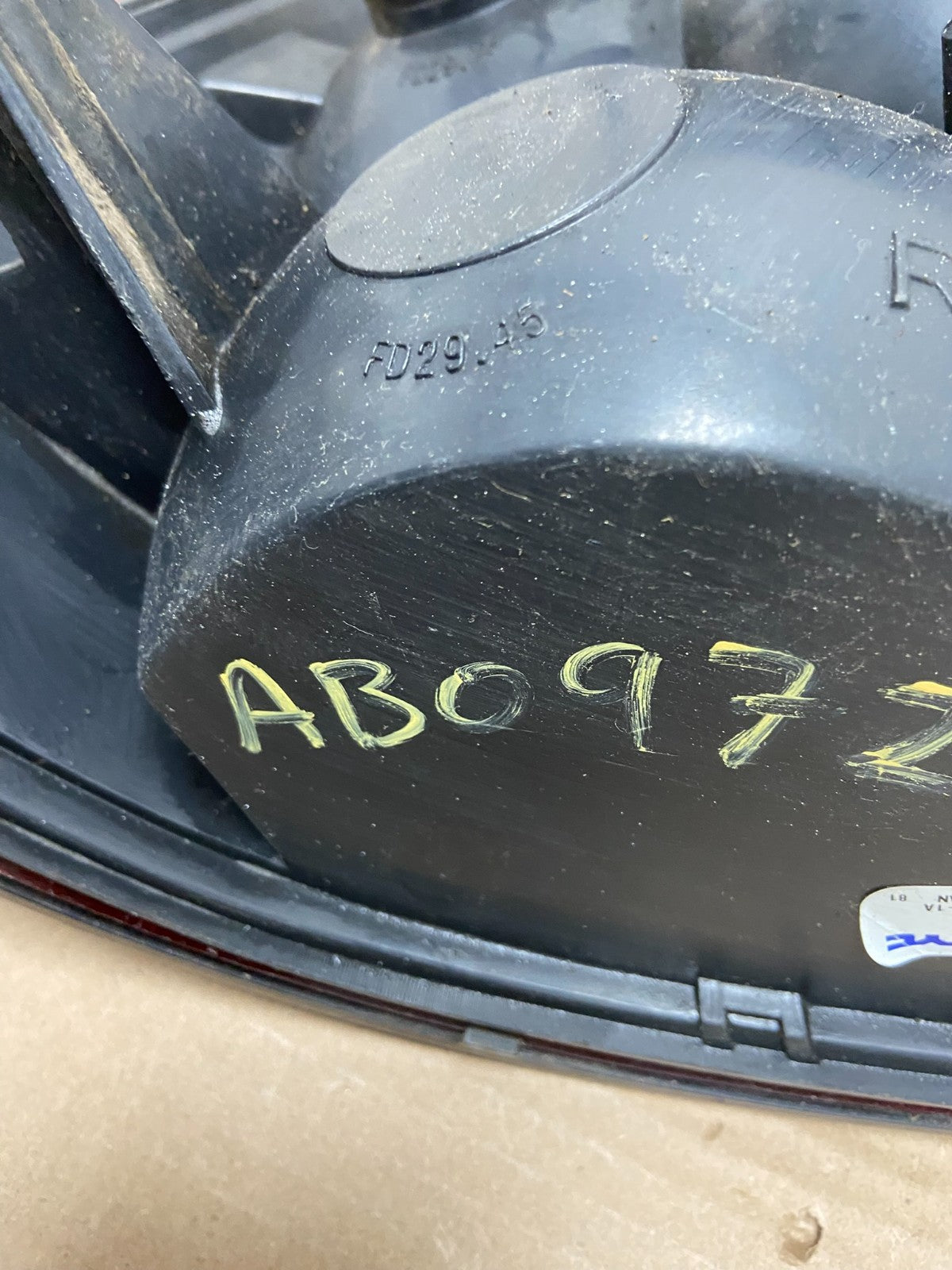 2003-2011 Ford Crown Victoria Right Passenger Rh Side Tail Light Oem AB0972 LK8