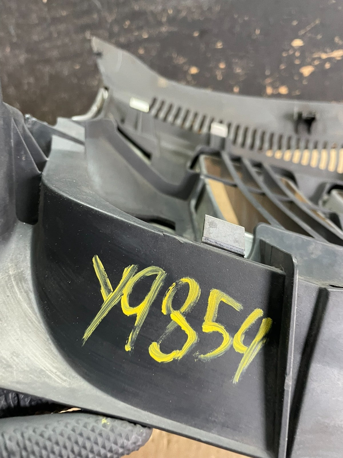 2011 to 2013 Jeep Grand Cherokee Front Upper Grill Grille OEM Y9854 DG9