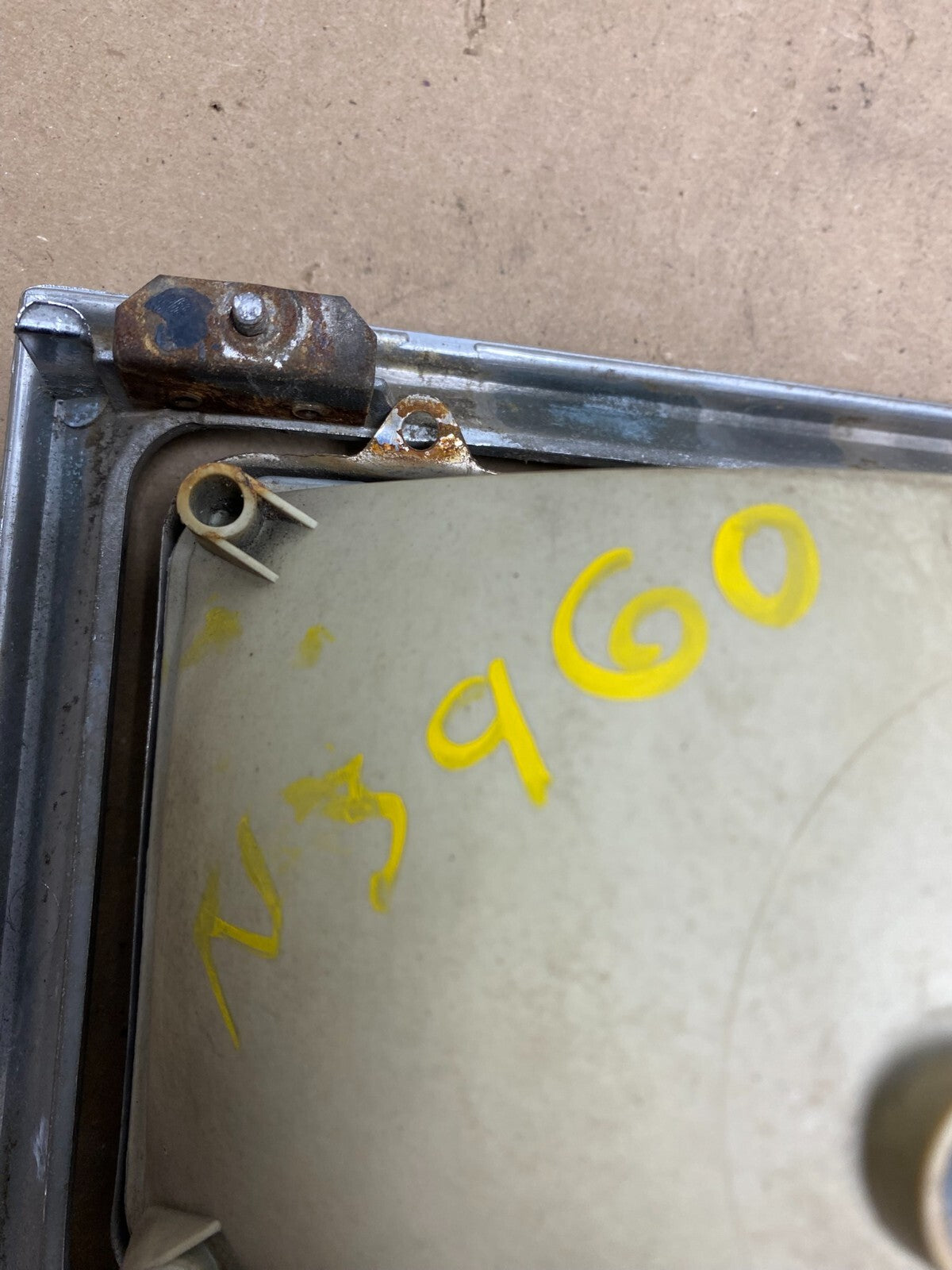 1980 to 1989 Lincoln Town Car Left Or Right HeadLight E0VB-130520-AH N39607