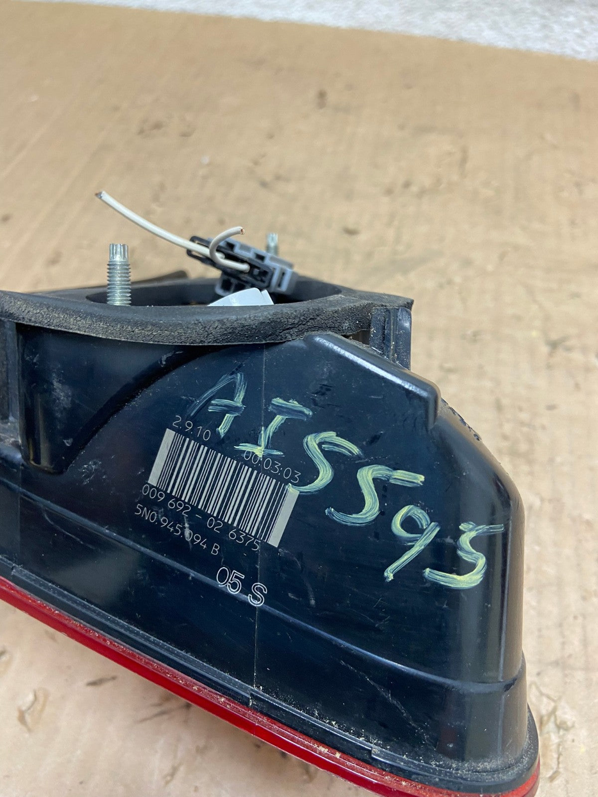 2009-2011 Volkswagen Tiguan Right Passenger Side Inner Tail Light AF4836 LK6