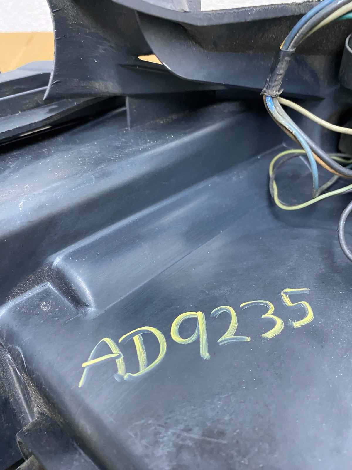 2007-2012 Gmc Acadia Halogen Headlight Right Passenger Side AD9235 DW10