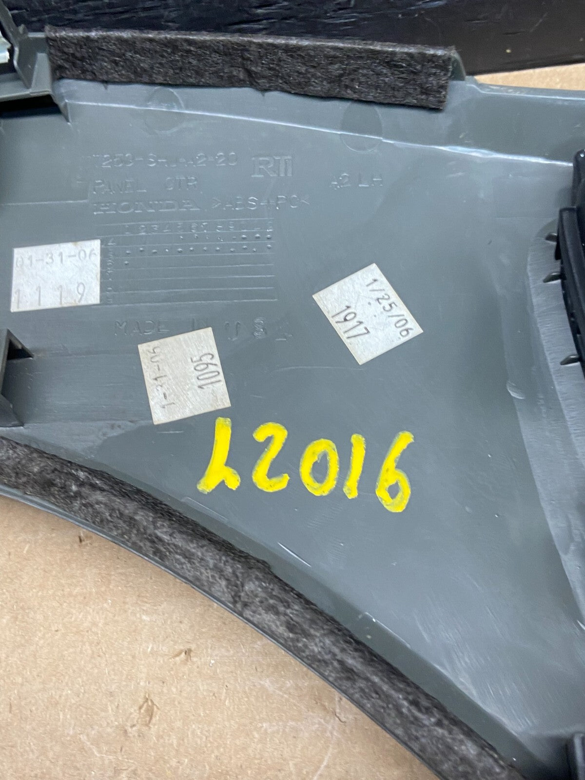 2005 to 2010 Honda Odyssey Radio Climate Control Dash Trim Bezel L2016 DG7