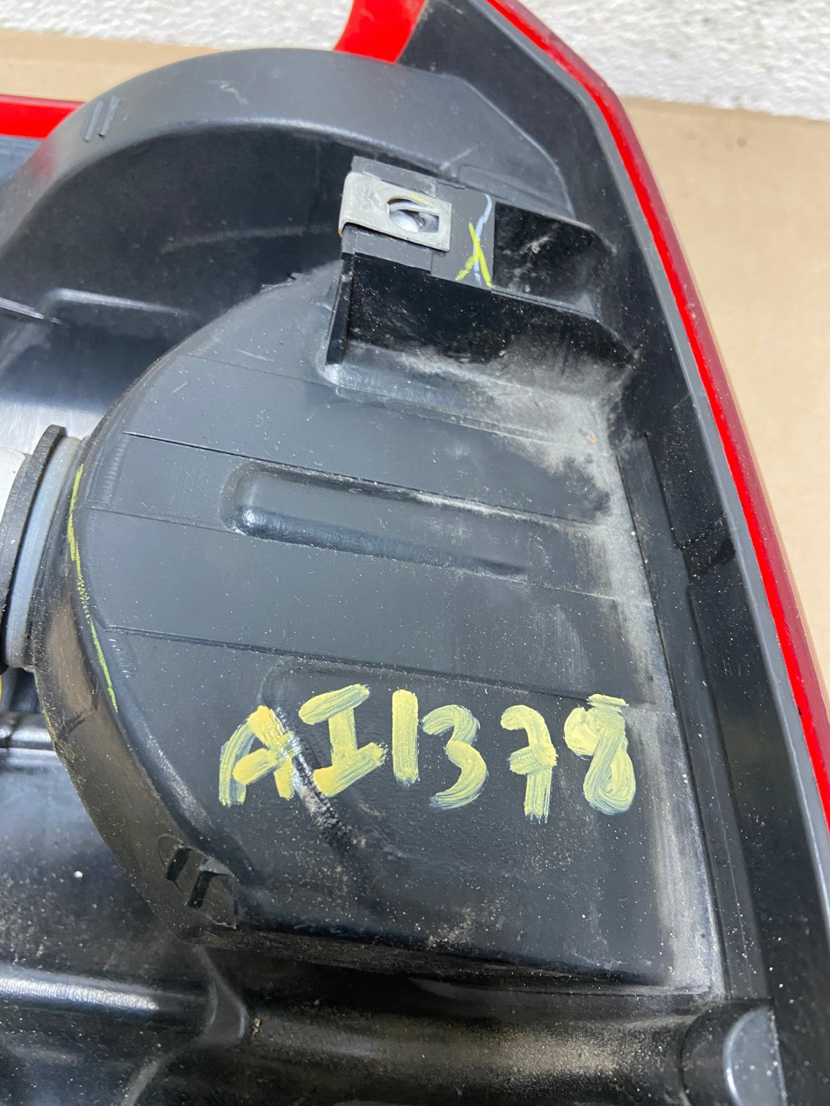 2007-2013 Chevrolet Avalanche Right Passenger RH Side Tail Light AI1378 LK7