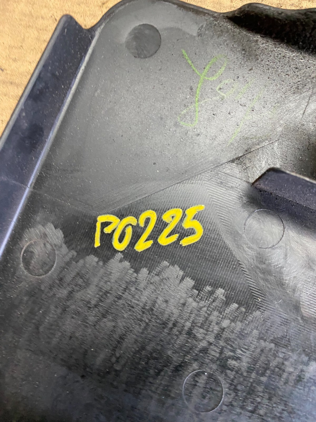 2004 to 2006 Mazda 3 DOHC 16 VALVE 2.3L Engine Shield Top Cover P0225 DG9