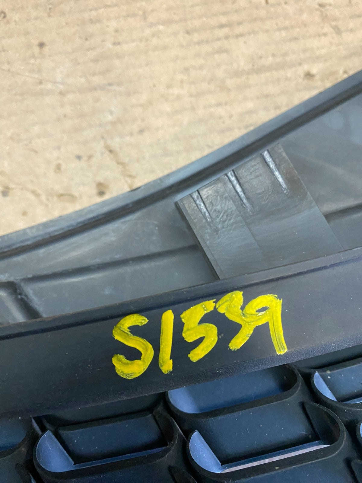 2007 - 2009 Mazda CX9 CX-9 Front Upper Grill Grille Emblem OEM s1539 DG11
