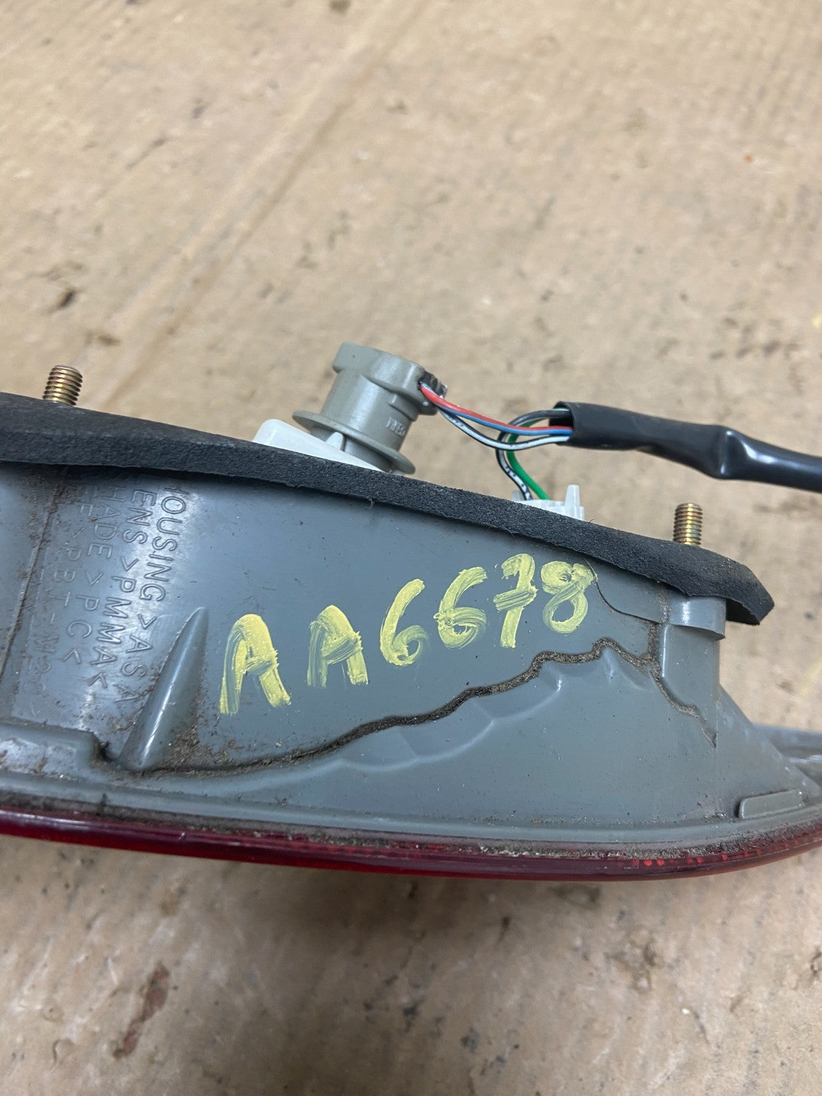 2008-2010 Toyota Avalon Right Passenger Side Tail Light Inner AA6678 DW6