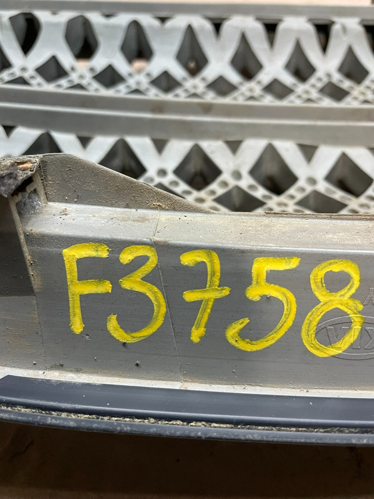 2004 to 2005 Kia Sedona Front Upper Grill Grille F3758 DG1 OEM15