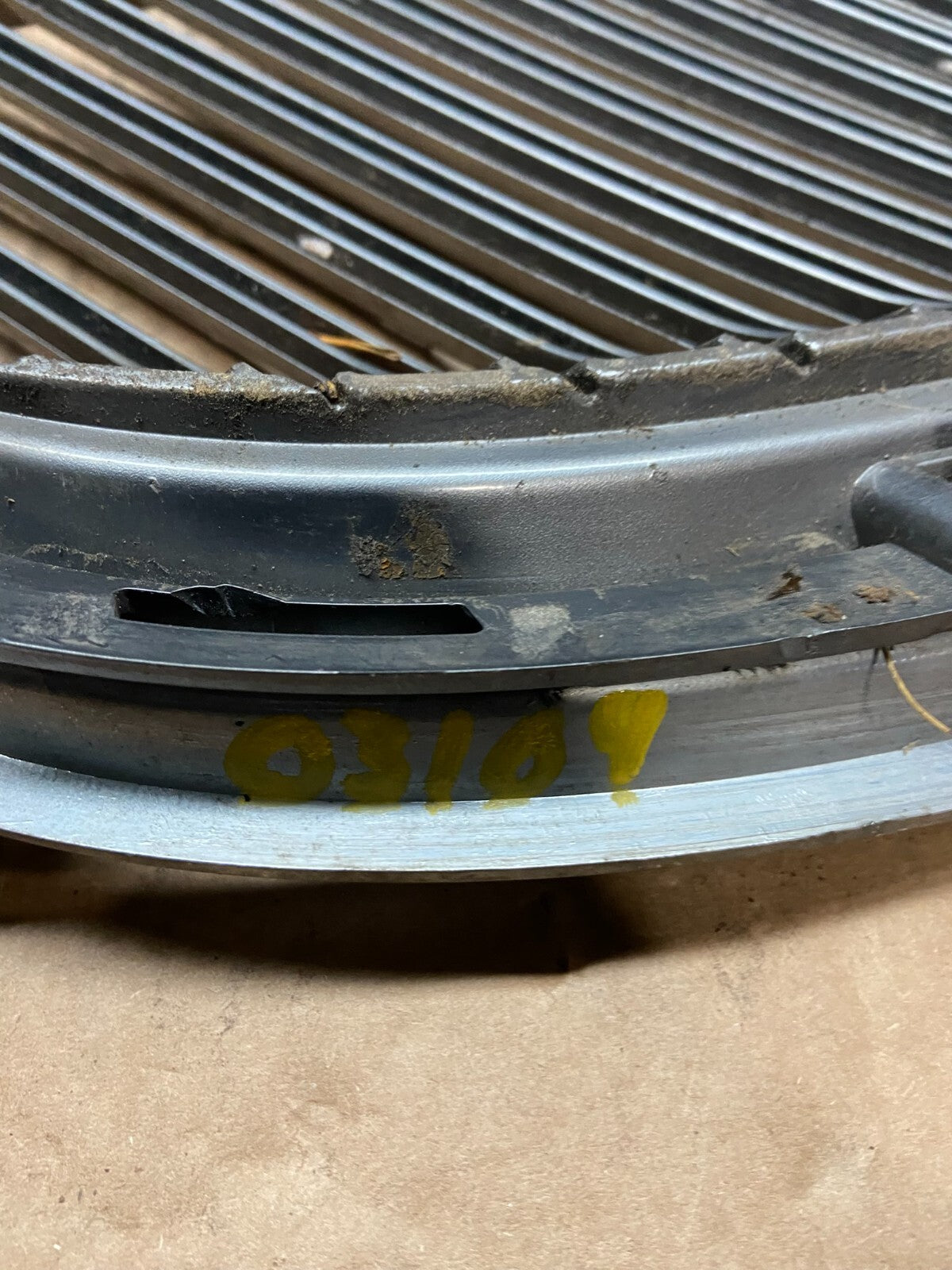 2013 to 2016 Lincoln MKT Left Driver LH Side Front Grill Grille OEM o3109 DG11