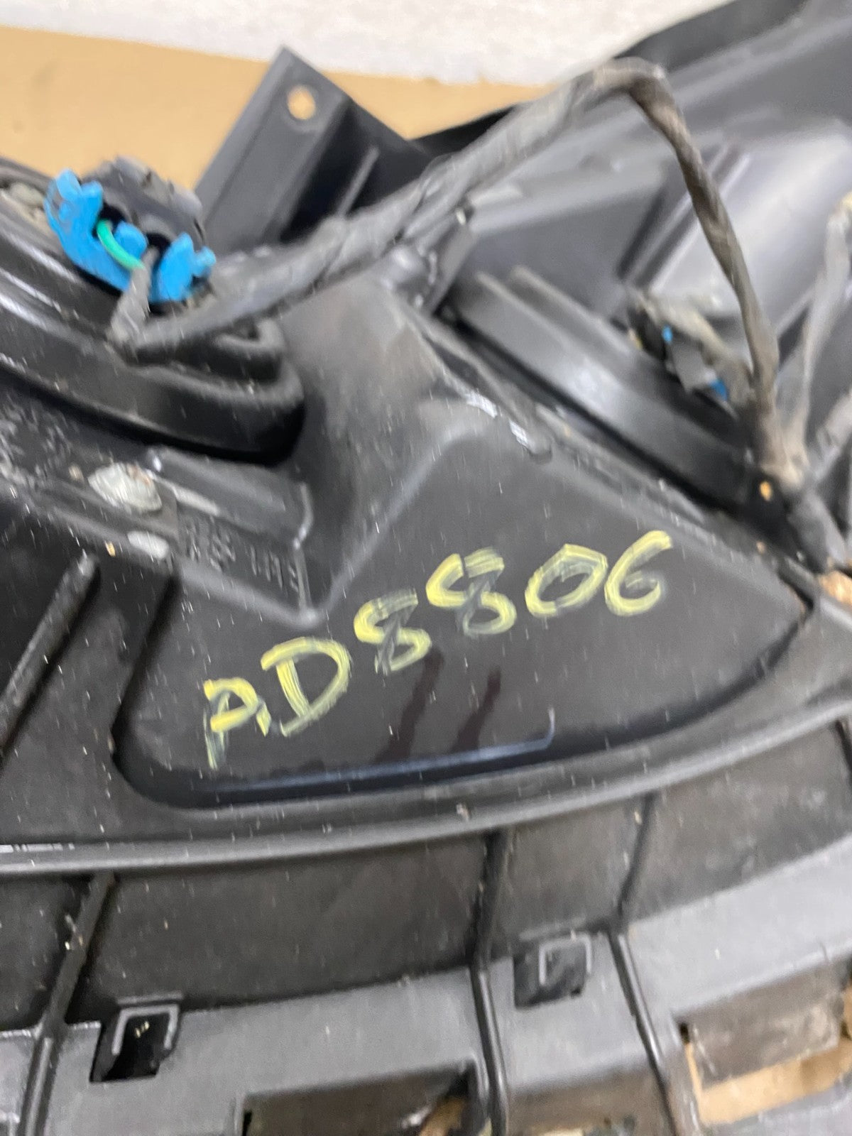 2006 to 2008 Buick Lucerne Right Passenger Side Halogen Headlight AD8806 DW12