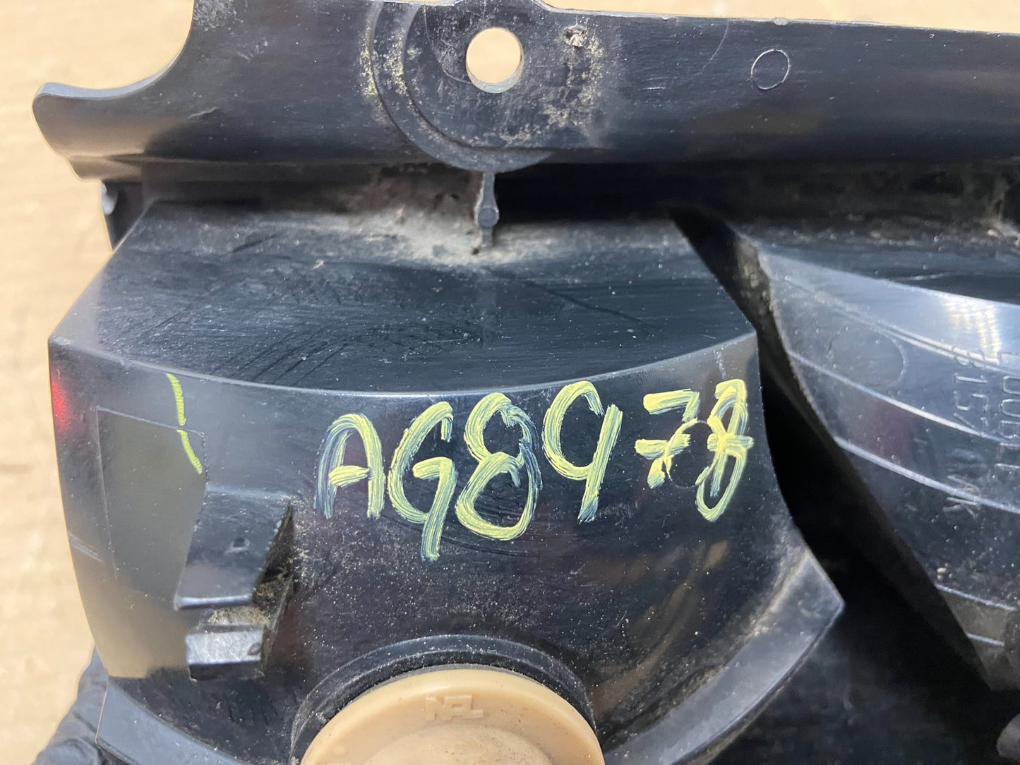 2002 2003 2004 Nissan Xterra Left Driver Side Tail Light AG8978 DW5