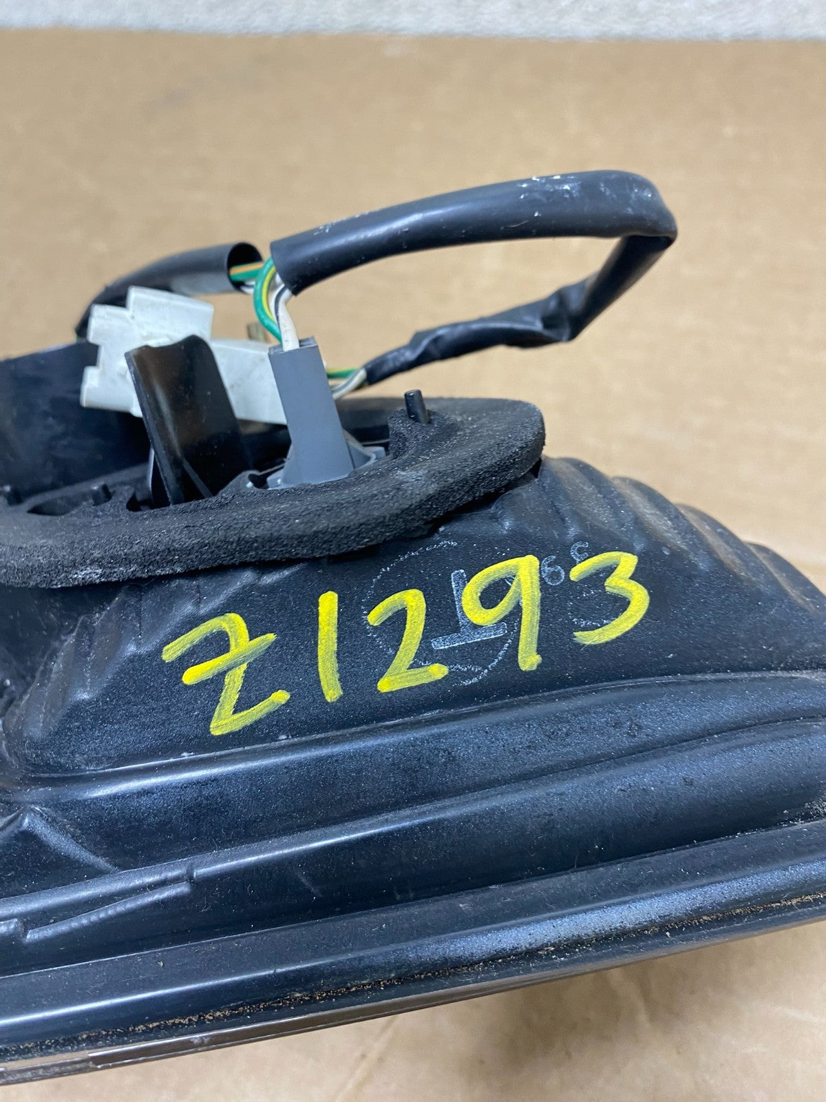 2002 2003 2004 Lexus Es300 Es330 Right Passenger Inner Tail Light Oem Z1293 DW6