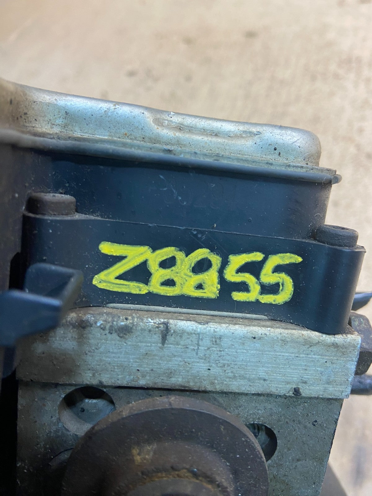 2003 - 2005 Chevrolet Silverado GMC Sierra ABS Anti-Lock Brake Module Z8855 DG8