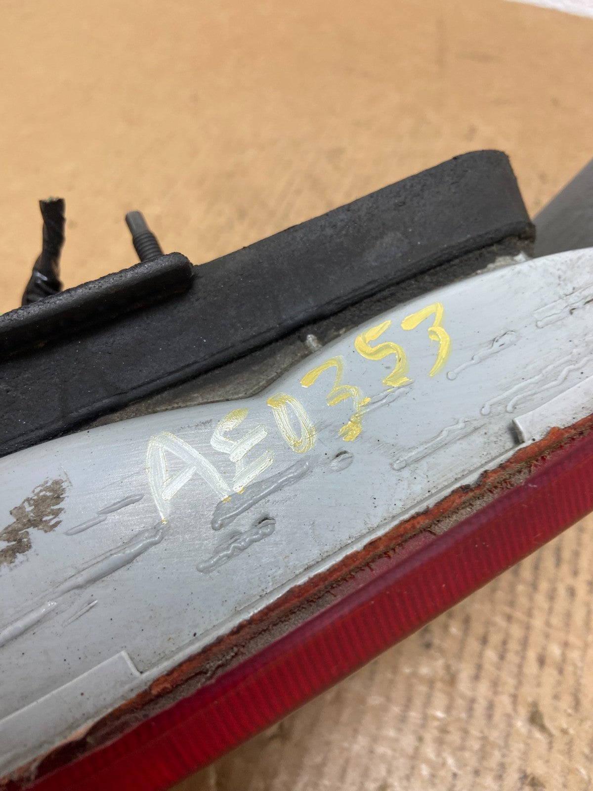 1992 to 1995 Pontiac Bonneville Right Passenger Inner Tail Light AE0353 DG5
