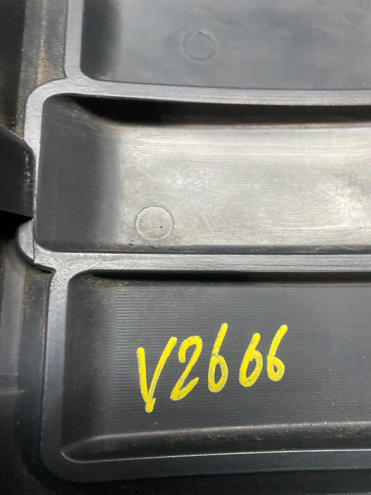 2007 to 2008 GMC Acadia 3.6L VVT Engine Cover Shield OEM v2666 DG9