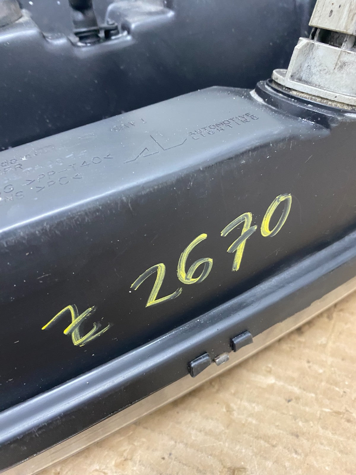 2006 2009 Chevrolet Trailblazer Right Headlight Flush Half Grille Bar Z2670 DW9