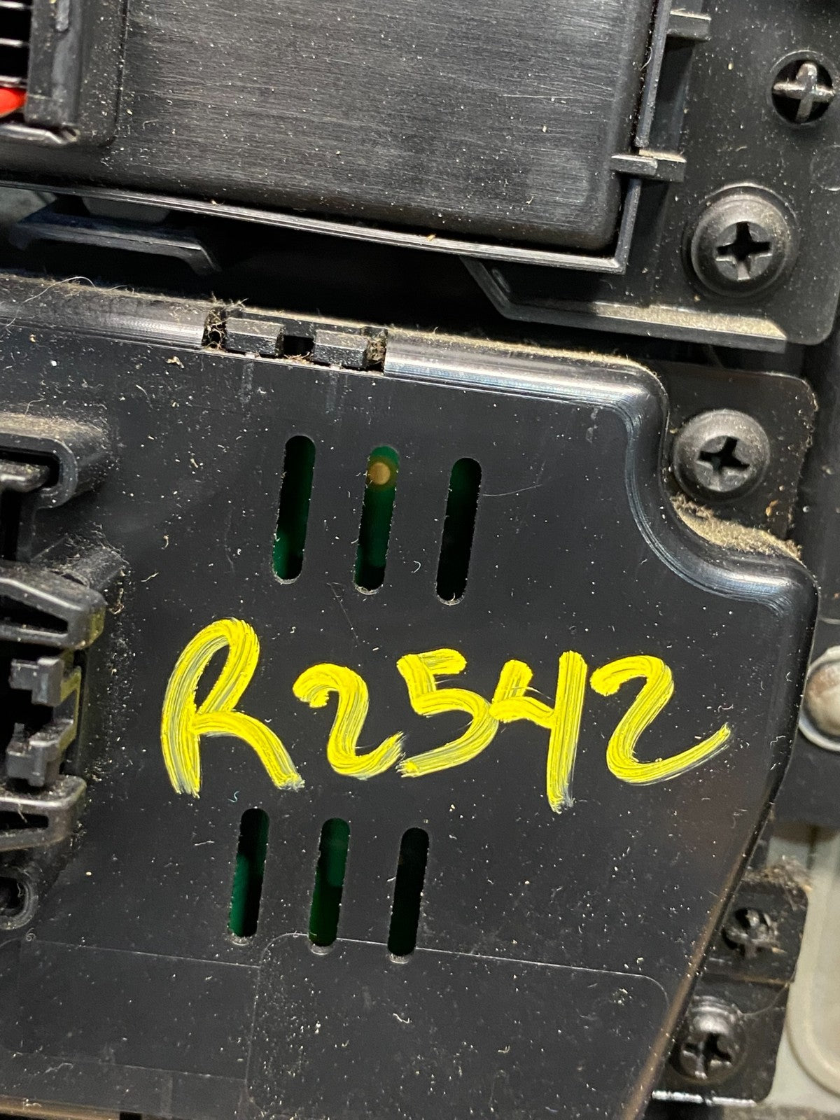 2009 to 2012 Dodge Ram 1500 Center Dash Radio Screen Climate Panel r2542 DG9
