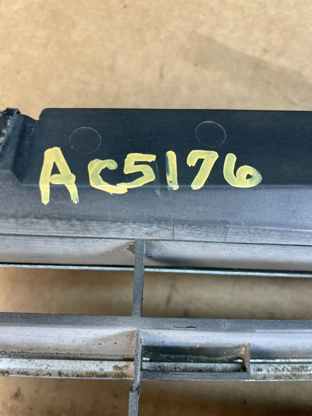 1996 to 1999 Mercedes Benz E320 Front Grill Grill 2108880123 AC5176 DG5