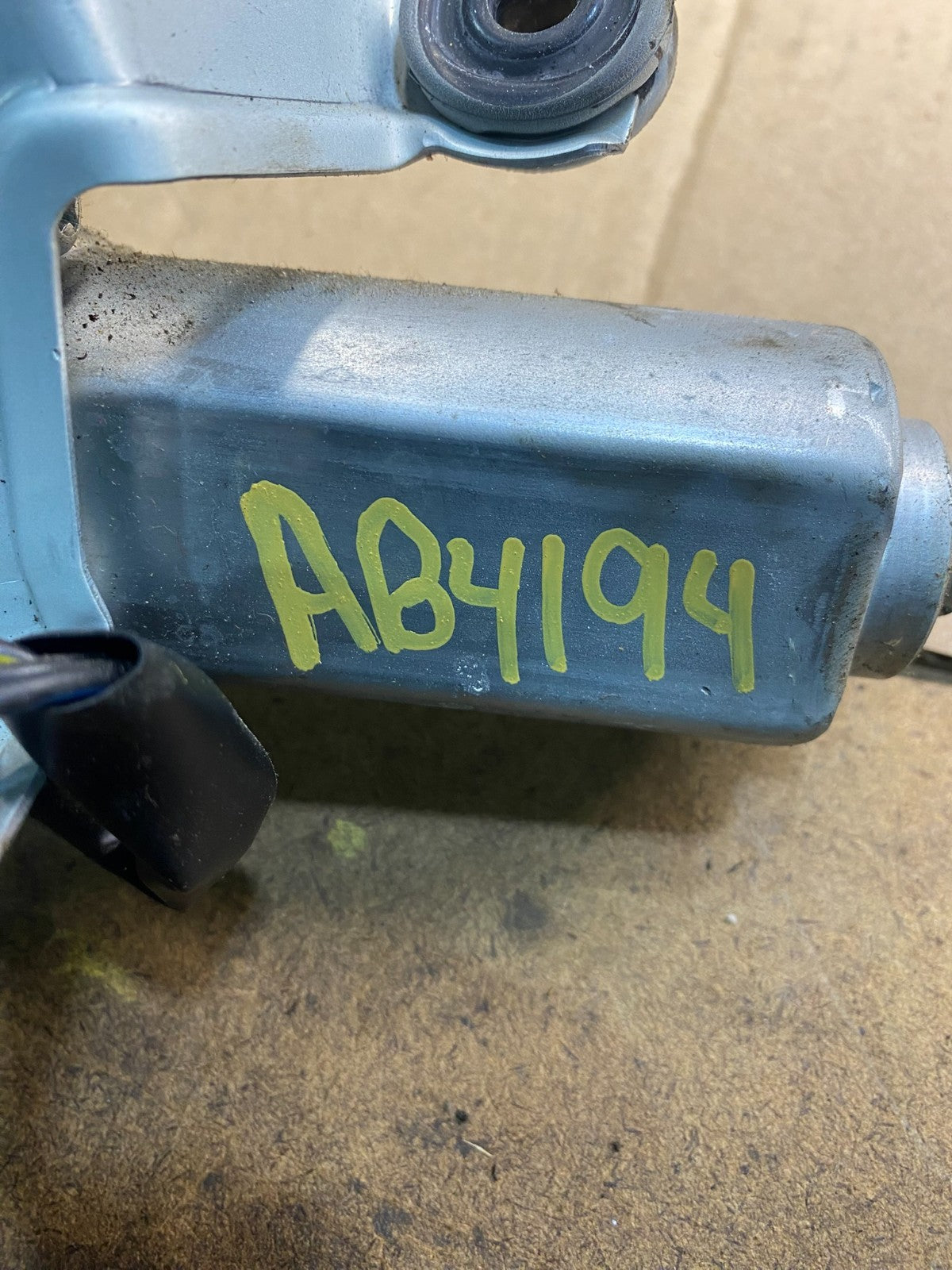 2014-2015 Kia Sorento Rear Glass Windshield Wiper Motor OEM AB4194 DG5