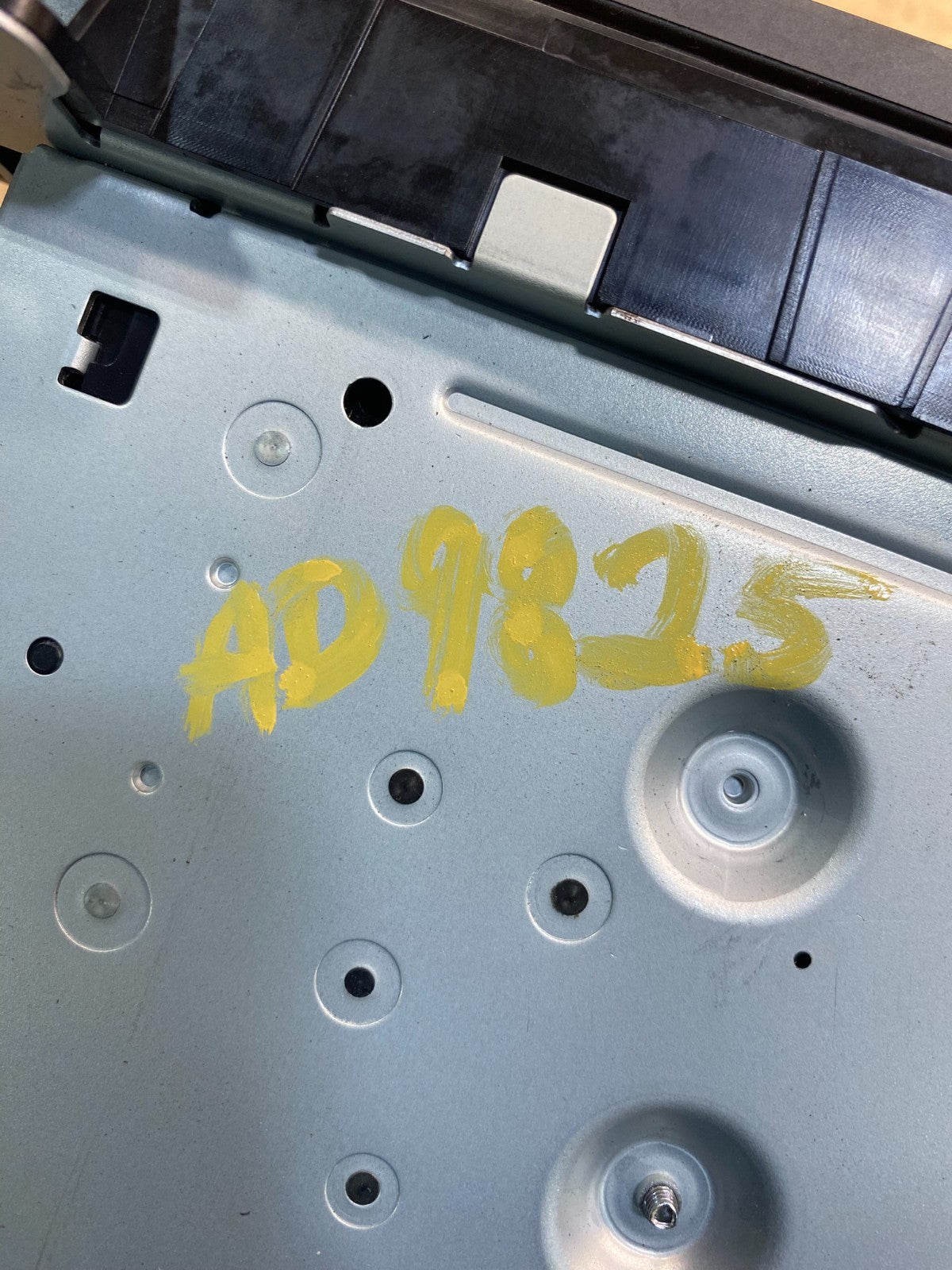 2011 to 2013 Jeep Grand Cherokee Media Satellite Radio Screen Display AD9825 DG7